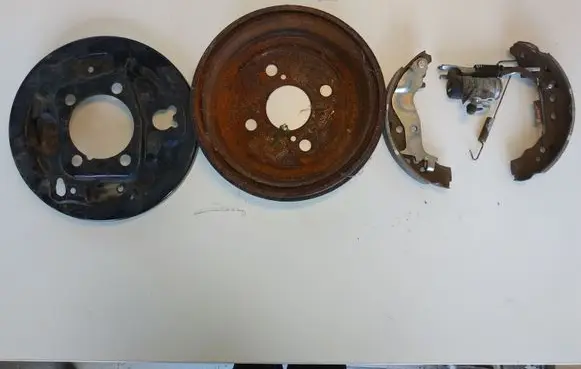 Toyota iQ Drum brake (rear) 