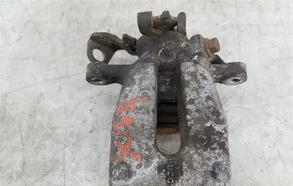 Opel Zafira A Rear brake caliper