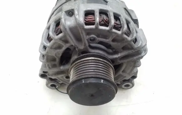 Volkswagen PASSAT B7 Generator/alternator 03L903024F
