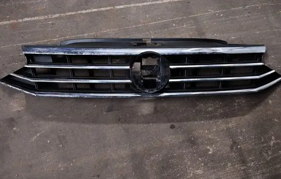 Volkswagen PASSAT B8 Front bumper upper radiator grill 3G0853651AK 3G0853651AN 3G0853651AP