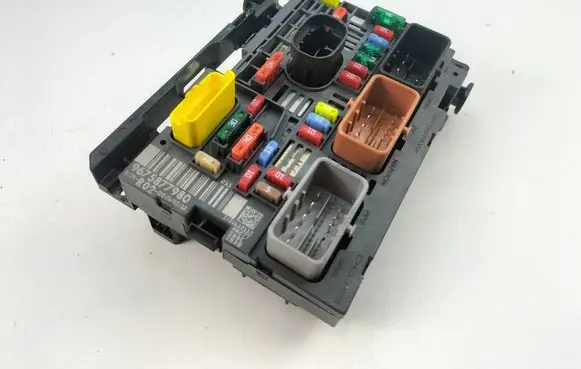 Citroen C4 Grand Picasso Fuse box set 9675877980