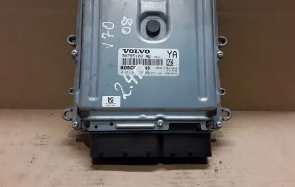 Volvo V70 Engine control unit/module 30785100AB 0281012765