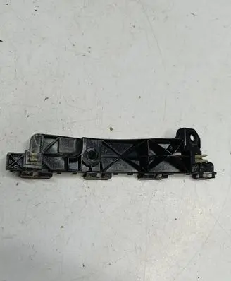 Front bumper mounting bracket