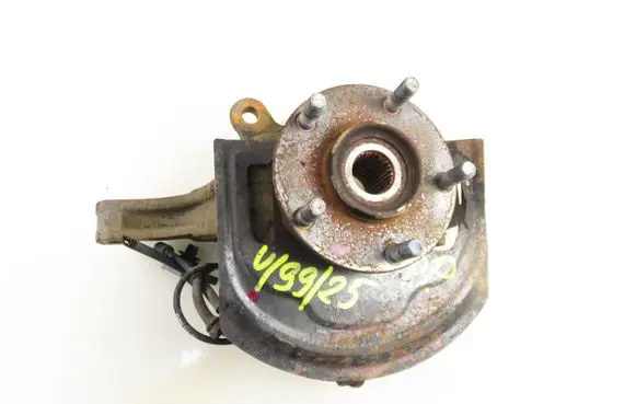 Nissan Qashqai Front wheel hub spindle knuckle 