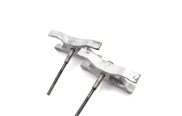 Volkswagen PASSAT B8 Fuel Injector clamp holder 04L216
