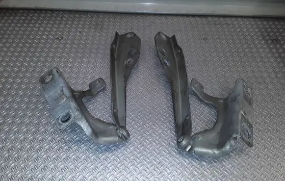 Volvo C30 Engine bonnet/hood hinges 30753597 30753598