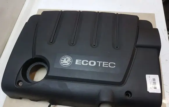 Opel Zafira B Engine cover (trim) 315829598