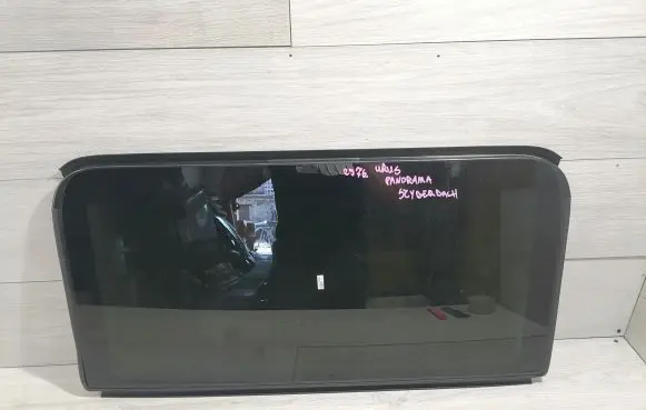 Lamborghini Urus Sunroof glass 4M8877056