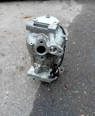 Renault Captur Air conditioning (A/C) compressor (pump) 926000217R 4120523237 Z0012607E