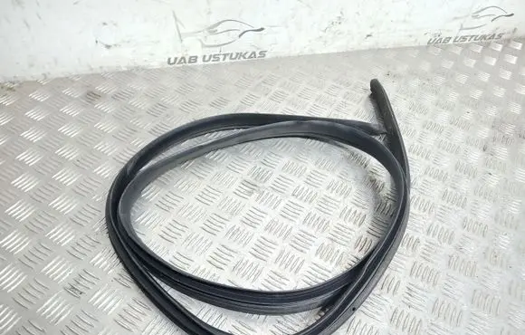 Ford Kuga I Rubber seal loading door 