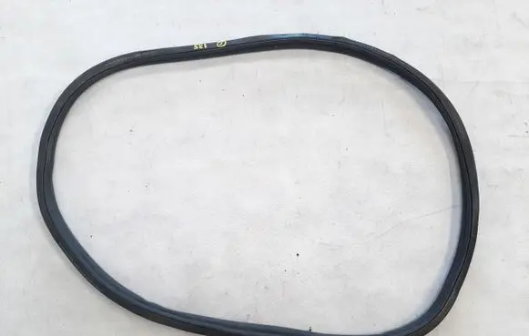 Volkswagen Golf VI Trunk rubber seal (body) 5K7827705