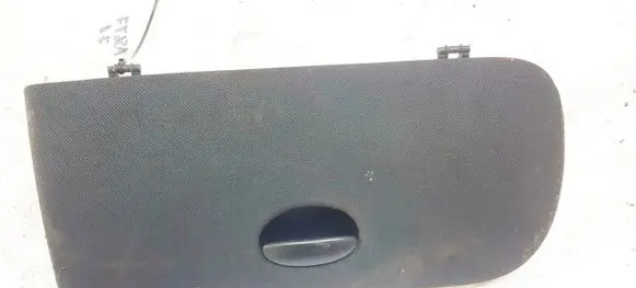Peugeot 206 Glove box