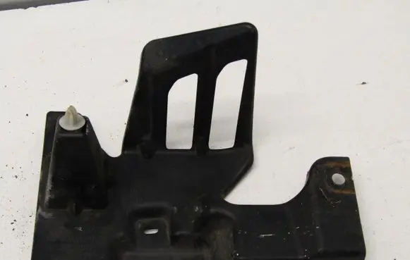 Mitsubishi Outlander Radiator trim 6400D586