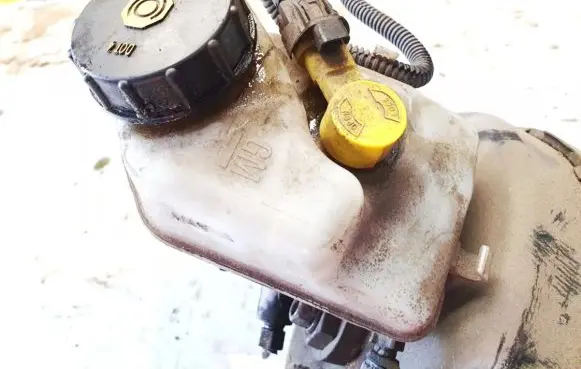 Brake fluid reservoir