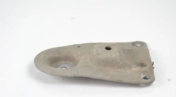 Volkswagen PASSAT B5 Engine mounting bracket 8D0399542