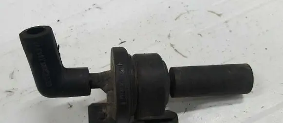 Volkswagen Corrado Valve vacuum 026133784 051133332A