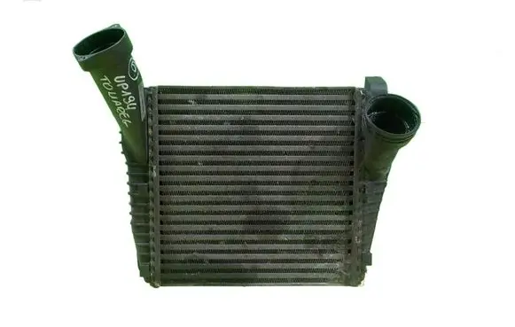 Volkswagen Touareg I Intercooler radiator UP194