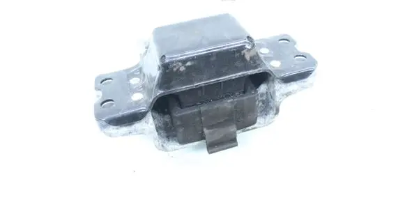 Volkswagen Golf Plus Engine mount bracket