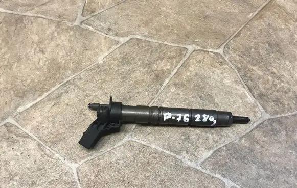 Mercedes-Benz E A207 Fuel injector A642070