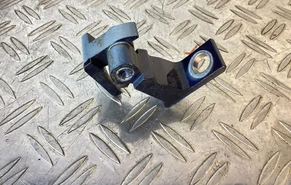 Porsche Cayenne (92A) Front door lower hinge A046574