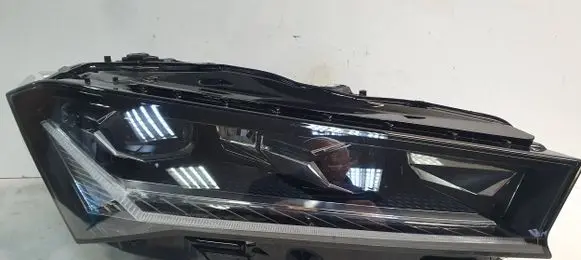 Skoda Superb B9 Headlight/headlamp 3P1941016A