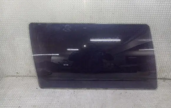 Lincoln Town Car Side middle window/glass 