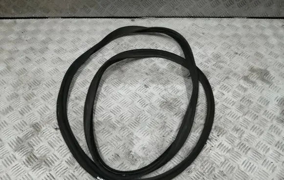 Mercedes-Benz A W176 Seal rubber (tailgate) 