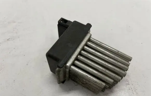 Audi A6 S6 C6 4F Heater blower fan relay 4B0820521