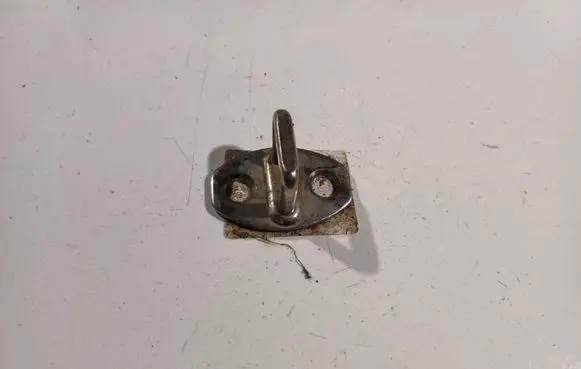 Volkswagen PASSAT B6 Rear door lock loop/hook striker 