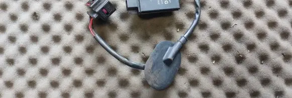 Volkswagen PASSAT B6 Fuel pump relay 1K0906093F