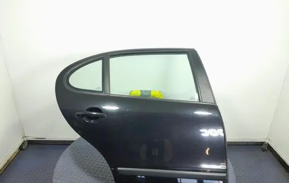 Seat Leon (1P) Rear door