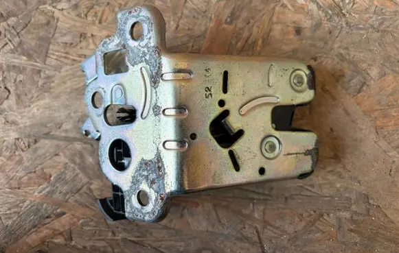 Skoda Rapid (NH) Tailgate/trunk/boot lock/catch/latch 195135 5E0827505 5L0827505