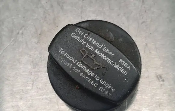 Mercedes-Benz C W203 Oil filler cap 1110180302