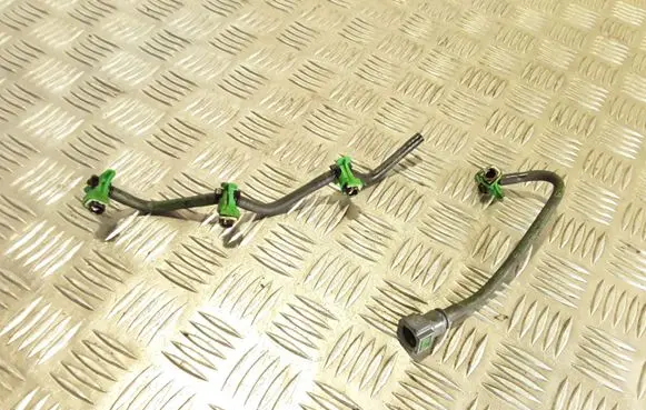 Fuel injector supply line/pipe
