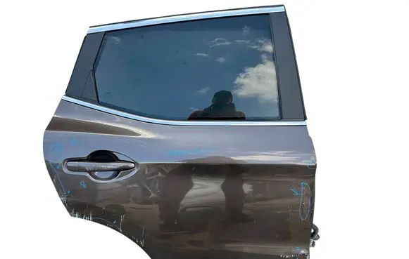 Nissan Qashqai Rear door