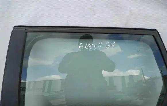 Volvo V50 Rear door window glass