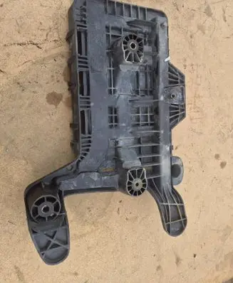 Volkswagen Touran I Battery tray 1K0915333B