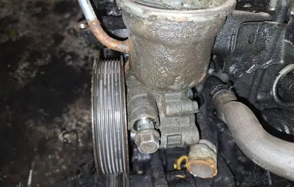 Toyota Corolla Verso AR10 Power steering pump