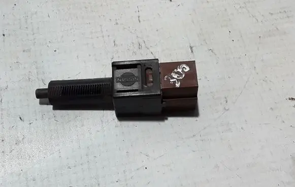 Brake pedal sensor switch