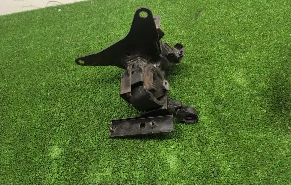 Toyota Yaris Gearbox mount AVA4439