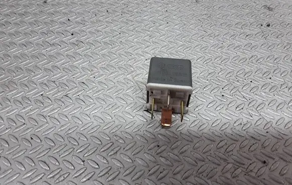 Volkswagen PASSAT B5.5 Other relay 141951253B