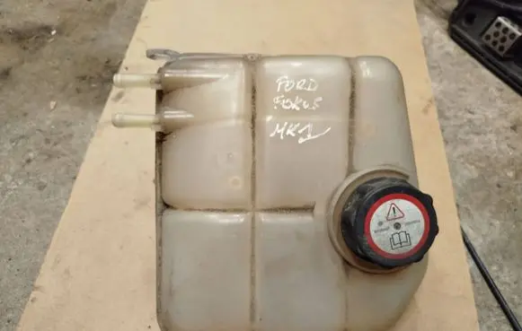 Ford Focus Coolant expansion tank/reservoir 98AB8K218AJ 95BB8100AA