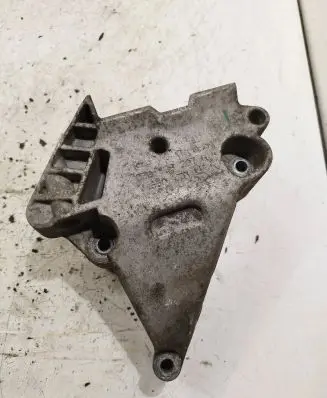 Volkswagen Touran I Engine mounting bracket 03G199207G V550KT8111