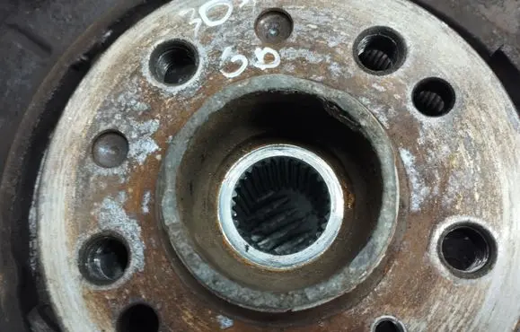 Mercedes-Benz R W251 Rear wheel hub