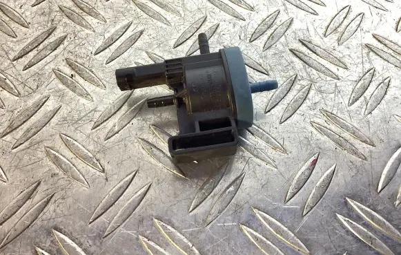 Porsche Macan (95B) Turbo solenoid valve 06K906283