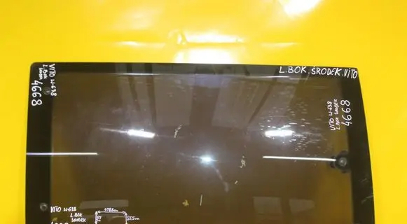 Mercedes-Benz Vito Viano W638 Side middle window/glass 4668