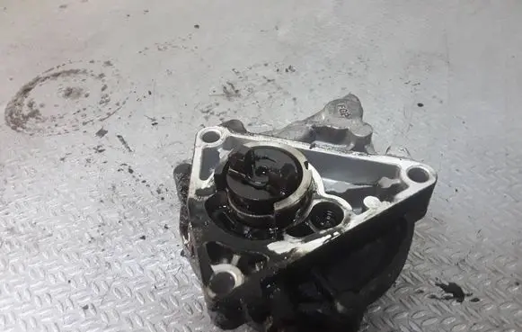 Opel Zafira B Vacuum pump 55187760