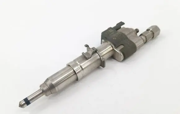 BMW 1 E81 E87 Fuel injector 7589048