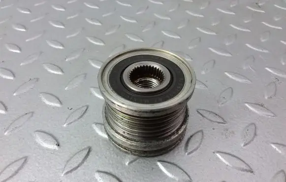 Volkswagen Jetta VI Alternator pulley 0361N042907 F55140607 F551406