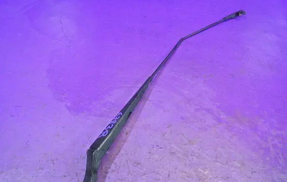 Front wiper blade arm